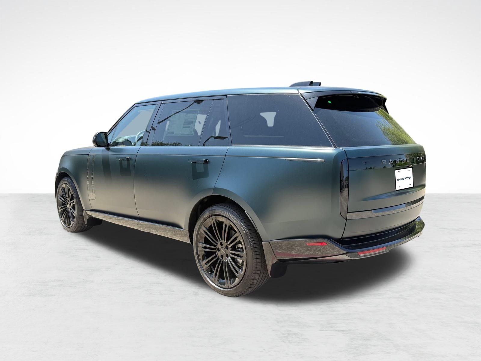 New 2026 Land Rover Range Rover Long Wheelbase SE AWD/4WD image 3