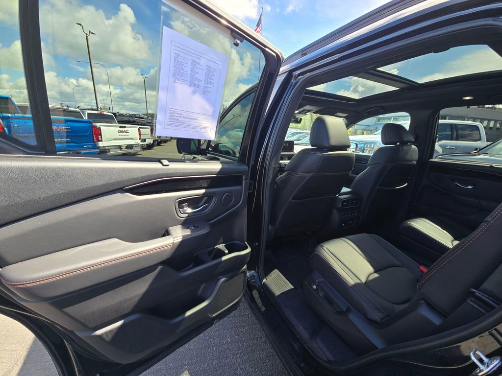 Used 2023 Honda Pilot TrailSport image 11