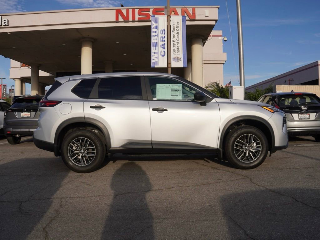 New 2025 Nissan Rogue S image 3