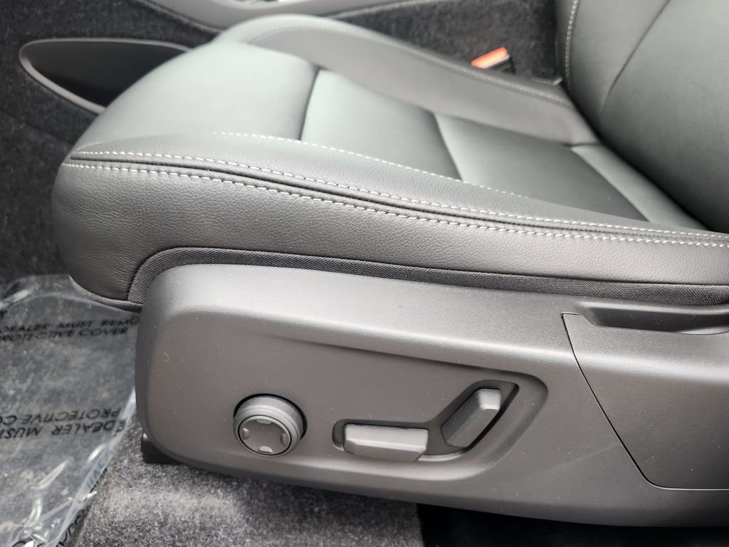 New 2026 Volvo XC40 B5 Core w/ Climate Package image 14