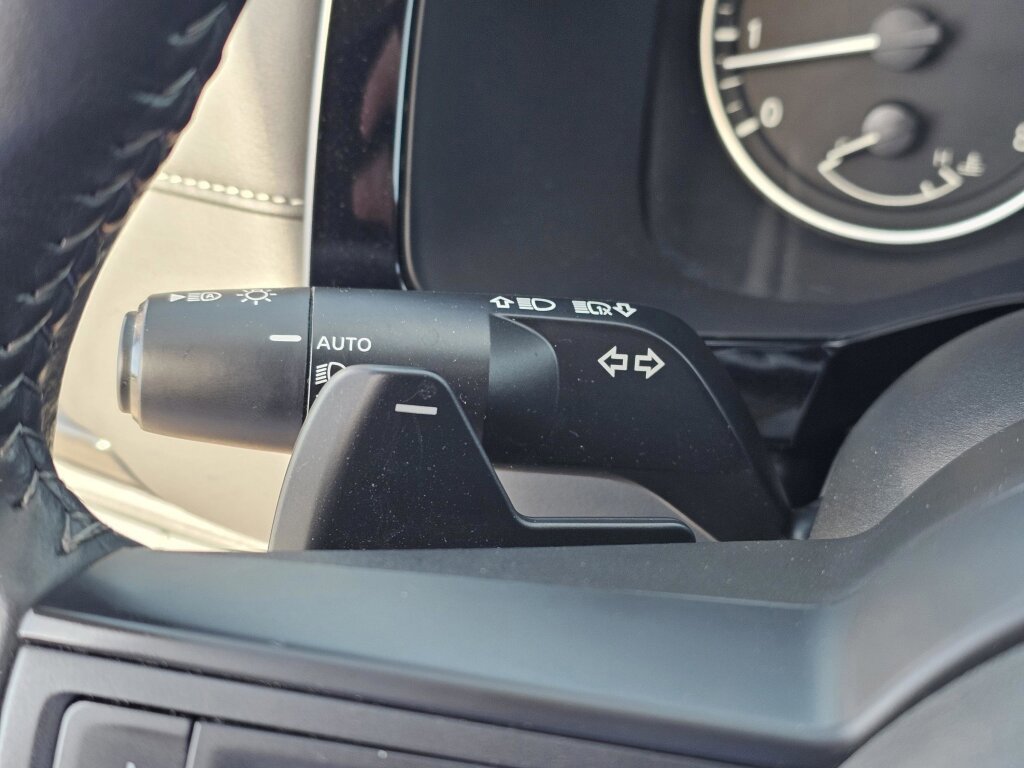 Used 2024 Nissan Pathfinder SV w/ Black Appearance Package image 23