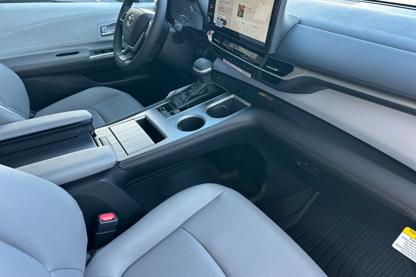 Certified 2026 Toyota Sienna XLE FWD image 17