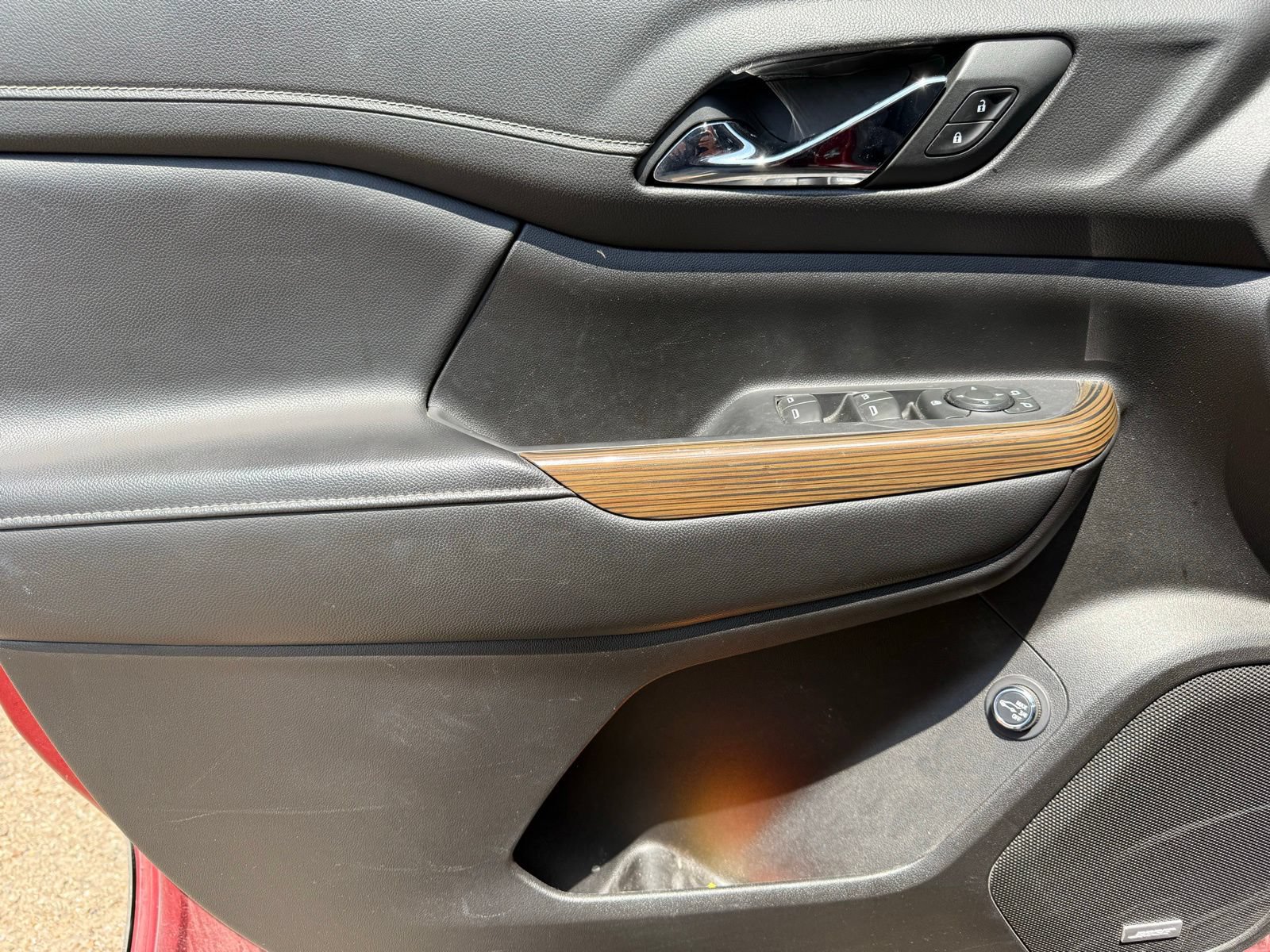 Used 2023 GMC Acadia SLE w/ Driver Convenience Package FWD image 11
