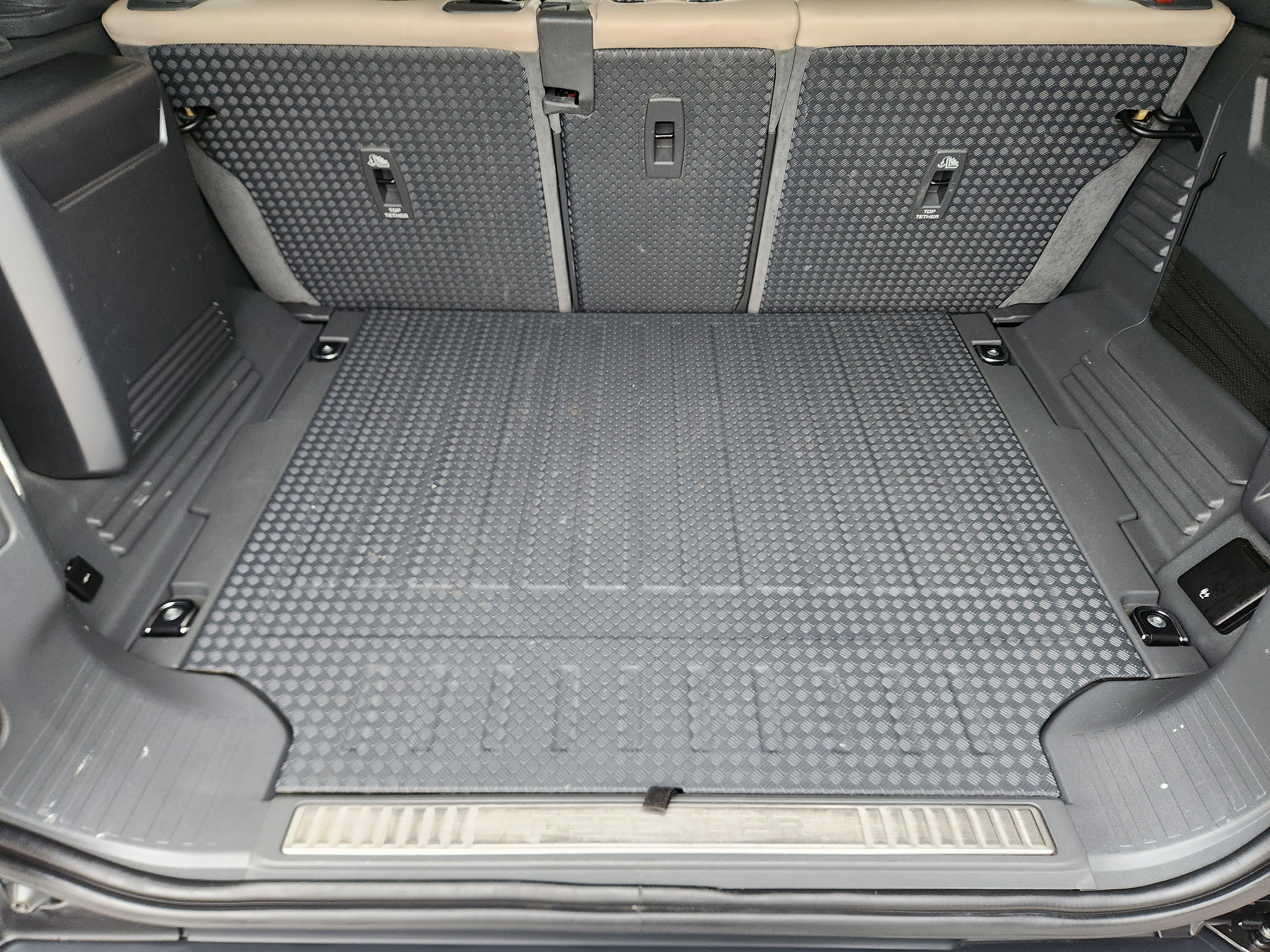 Used 2021 Land Rover Defender 110 SE image 31