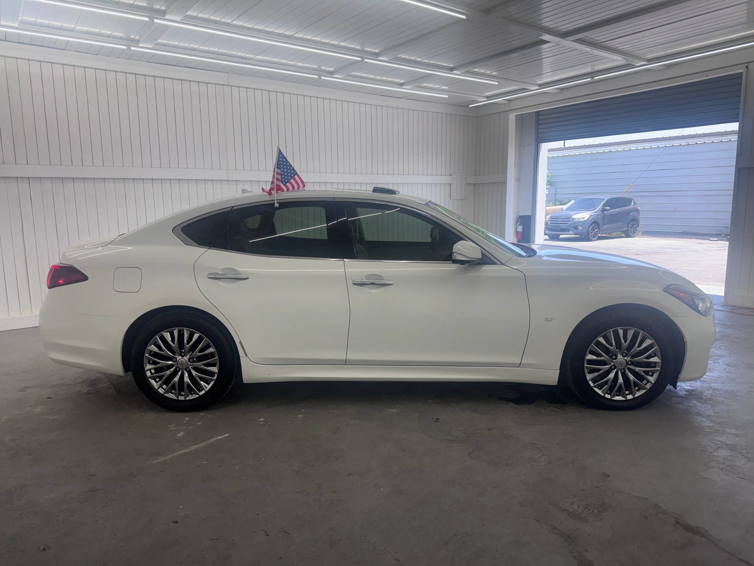Used 2015 INFINITI Q70 3.7 RWD image 4