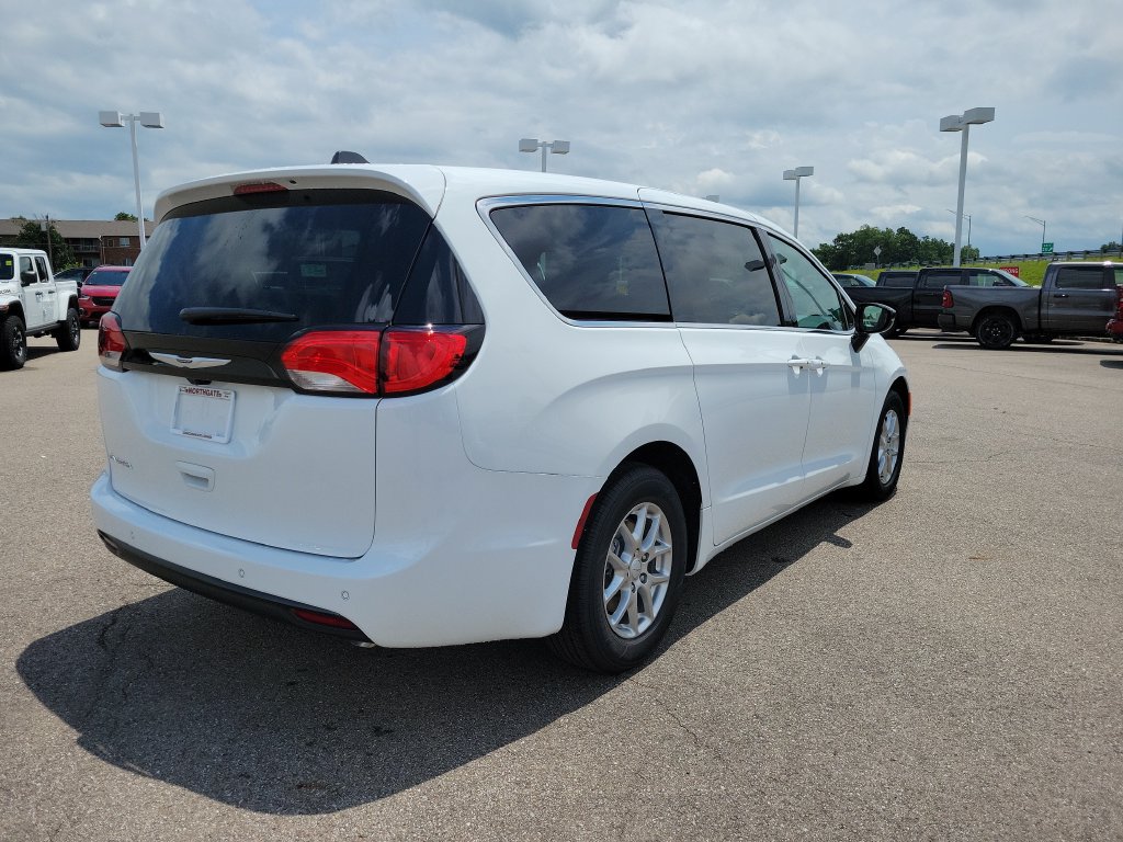 New 2027 Chrysler Pacifica LX FWD image 5