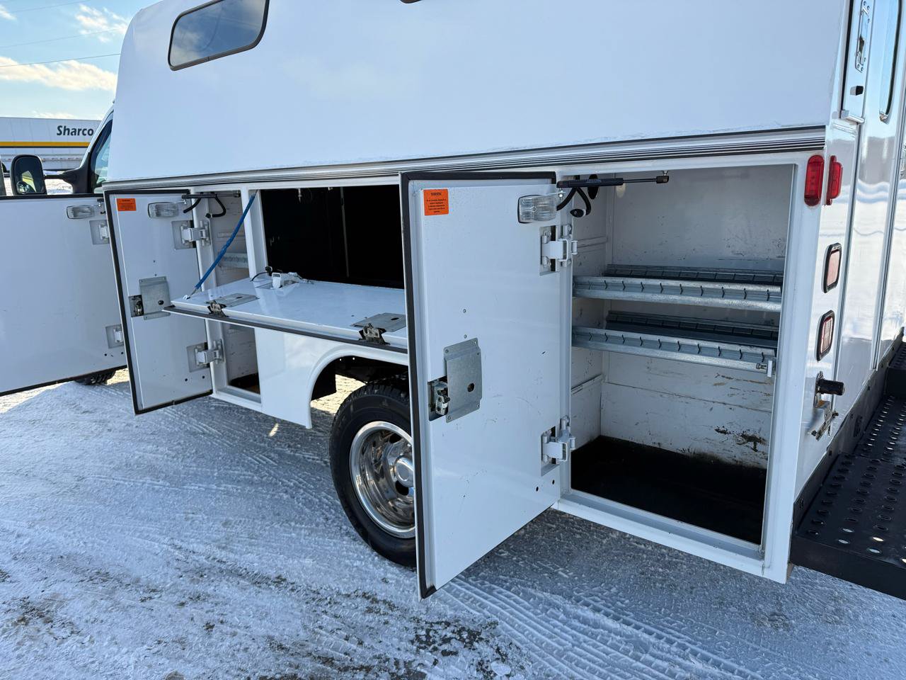 Used 2008 Ford E-350 and Econoline 350 Super Duty RWD image 17