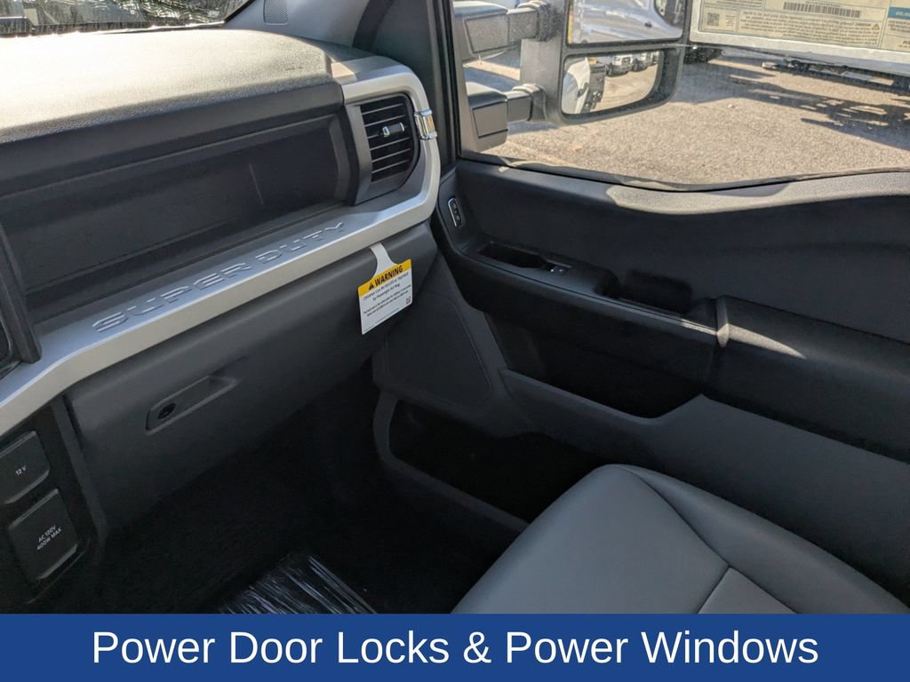 Used 2025 Ford F550 4x4 Regular Cab Super Duty image 15