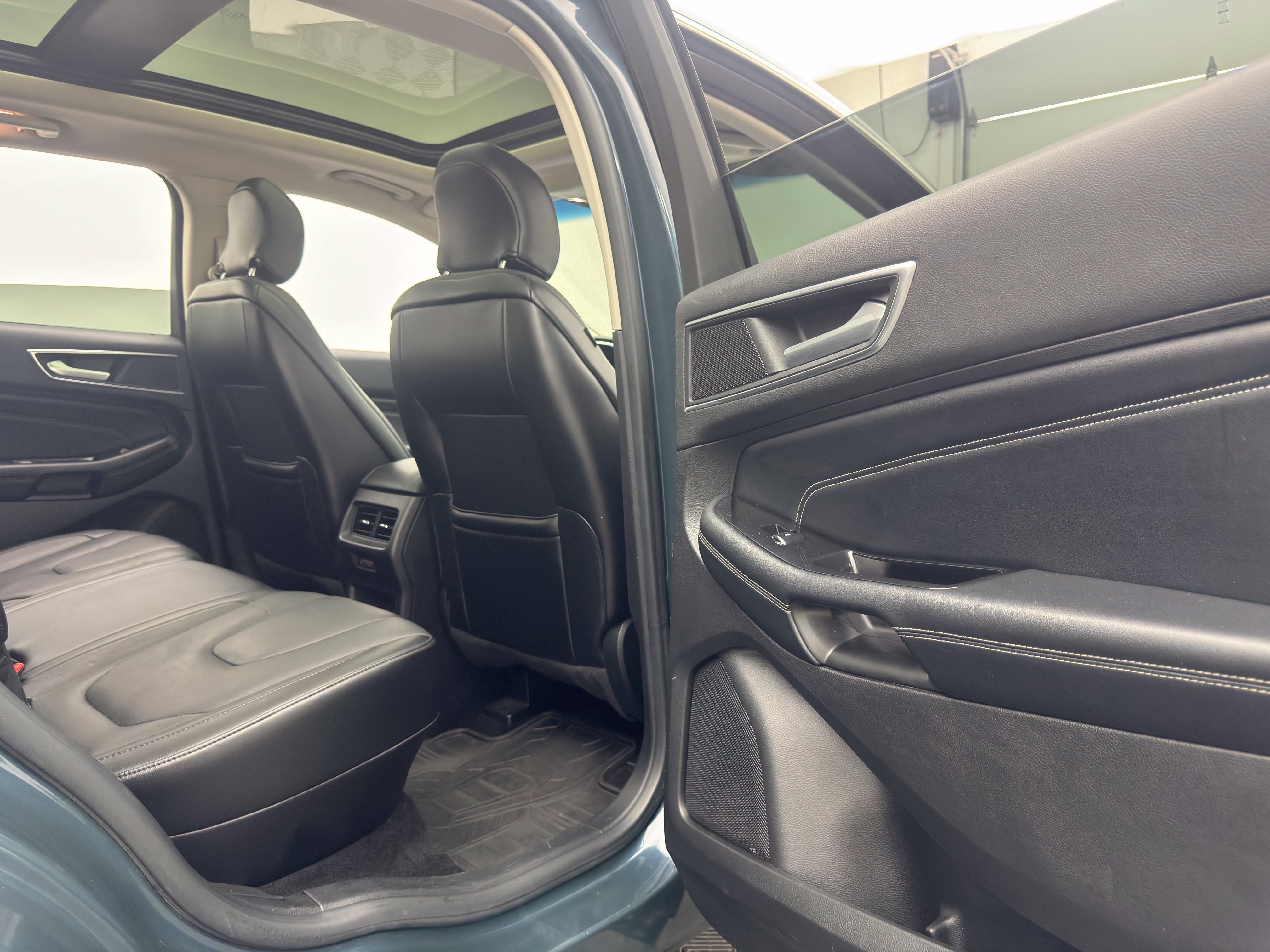 Used 2016 Ford Edge Titanium w/ Equipment Group 301A AWD/4WD image 34