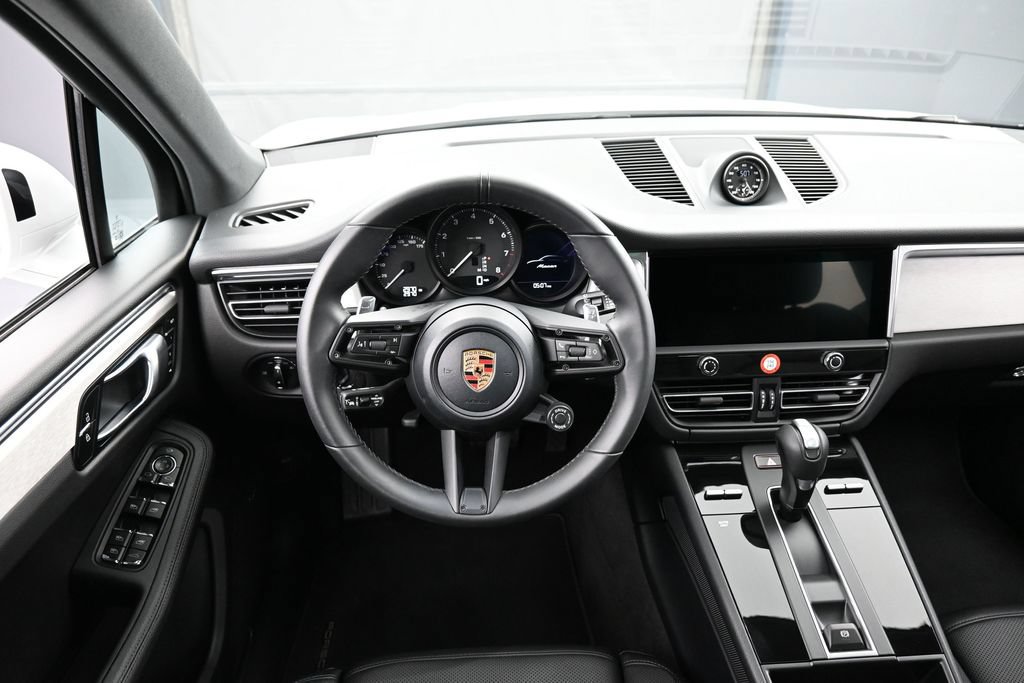Certified 2026 Porsche Macan AWD/4WD image 18