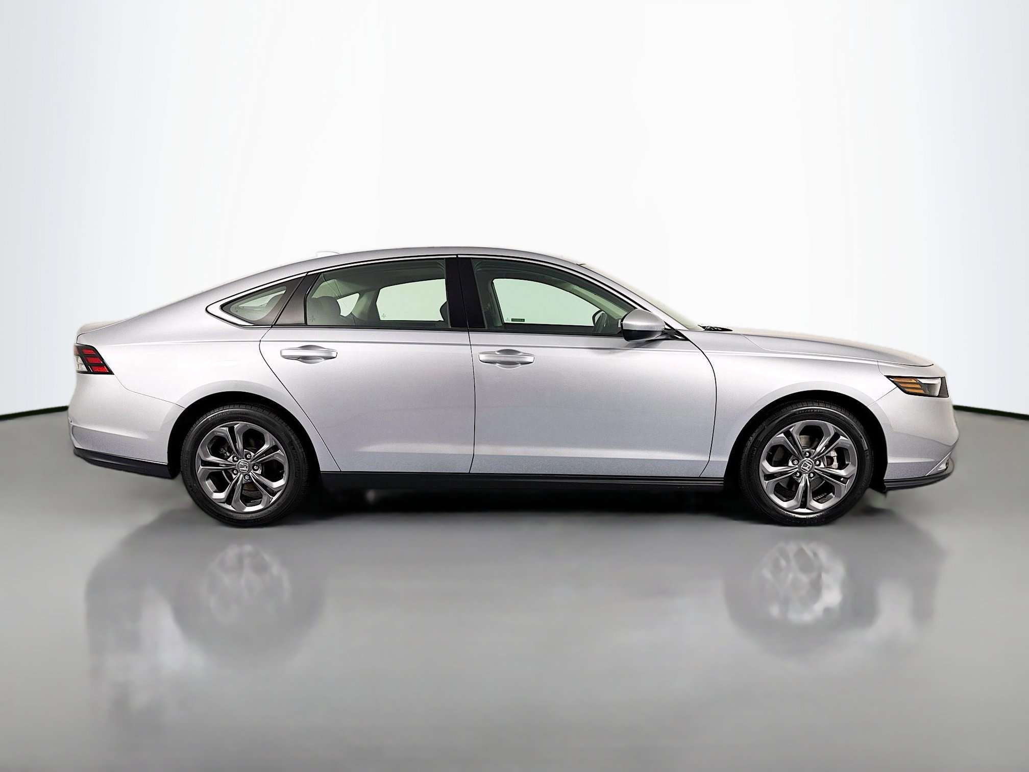 Certified 2023 Honda Accord EX image 4