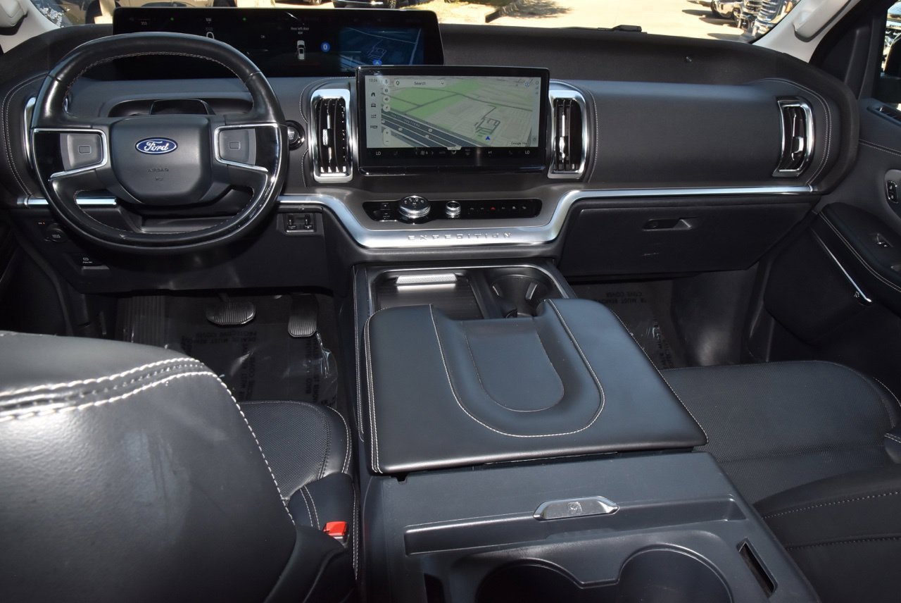 Used 2025 Ford Expedition Max Platinum AWD/4WD image 17