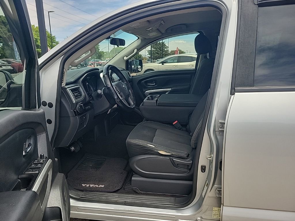 Used 2017 Nissan Titan SV AWD/4WD image 10