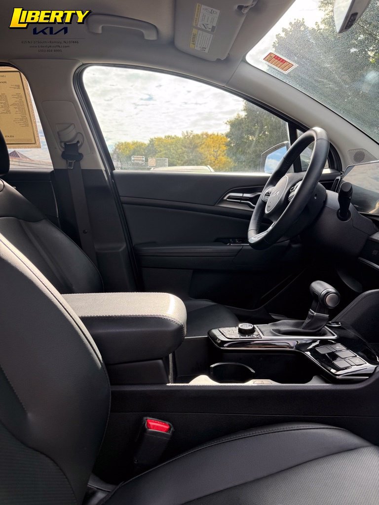 Used 2024 Kia Sportage EX AWD/4WD image 9