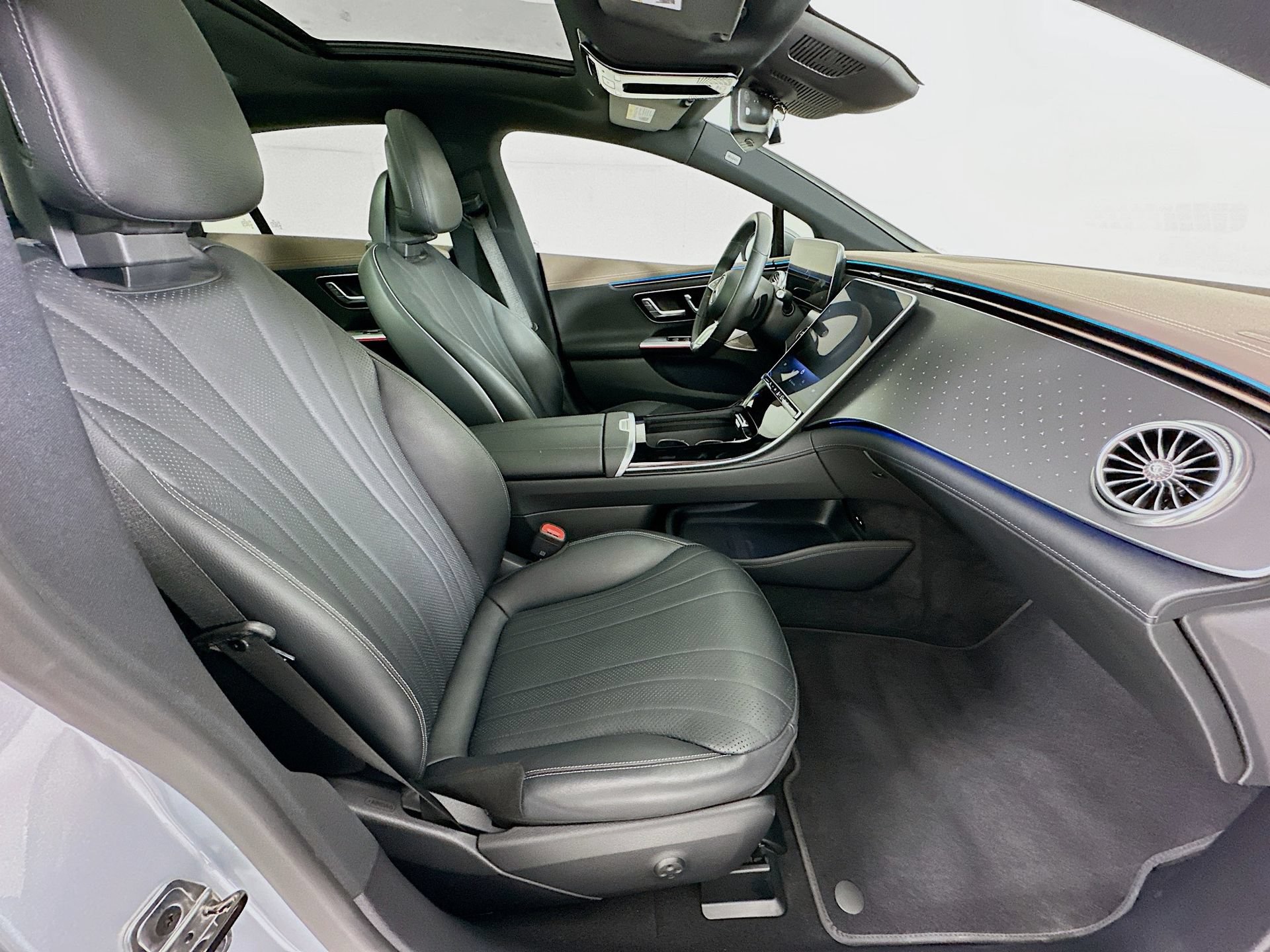 Certified 2023 Mercedes-Benz EQE 500 4MATIC Sedan image 30