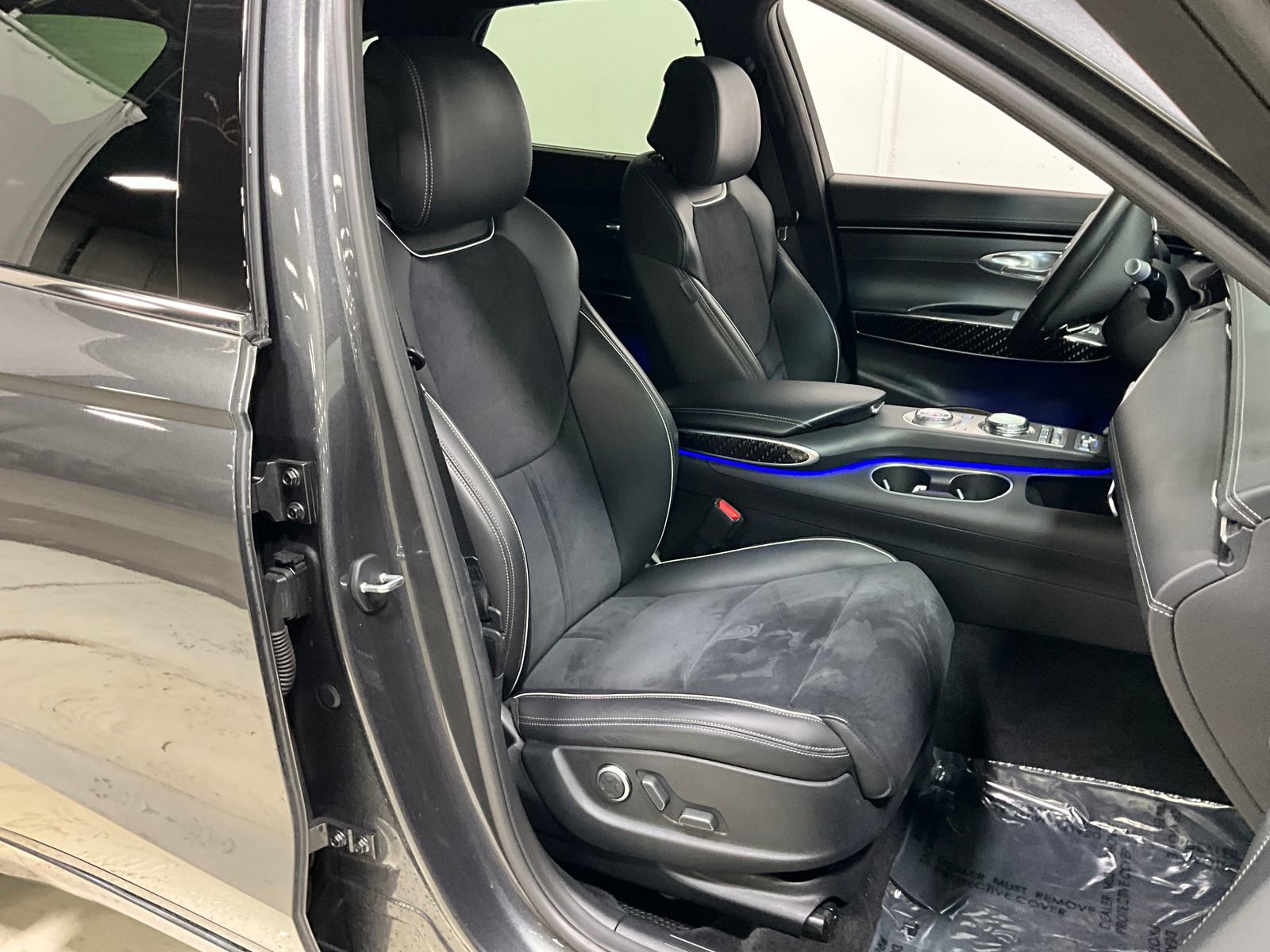 Used 2022 Genesis GV70 3.5T Sport w/ Sport Prestige Package image 9