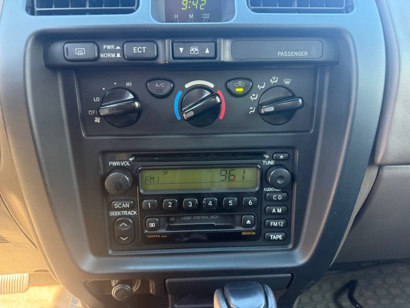 Used 2002 Toyota 4Runner SR5 w/ Leather Trim Pkg AWD/4WD image 9