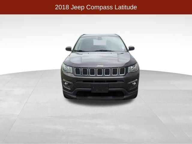 Used 2018 Jeep Compass Latitude w/ Popular Equipment Group AWD/4WD image 2