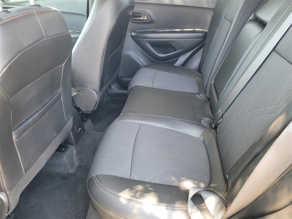 Used 2022 Chevrolet Trax LT w/ Midnight Edition image 10