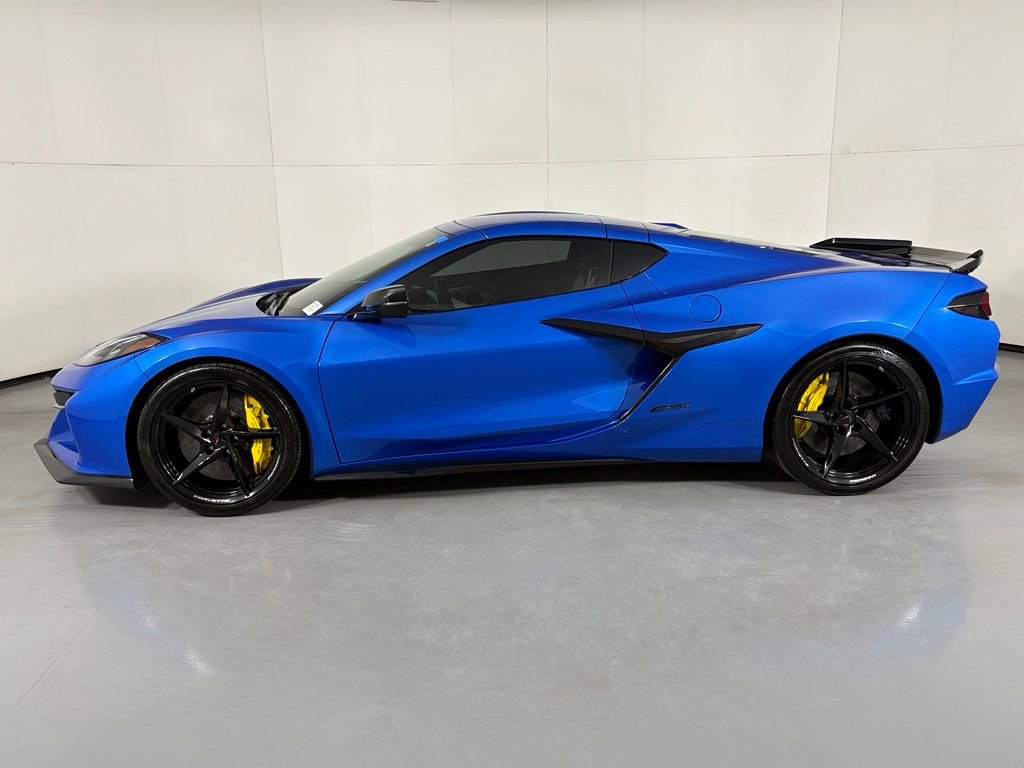 Used 2025 Chevrolet Corvette E-Ray AWD/4WD image 6