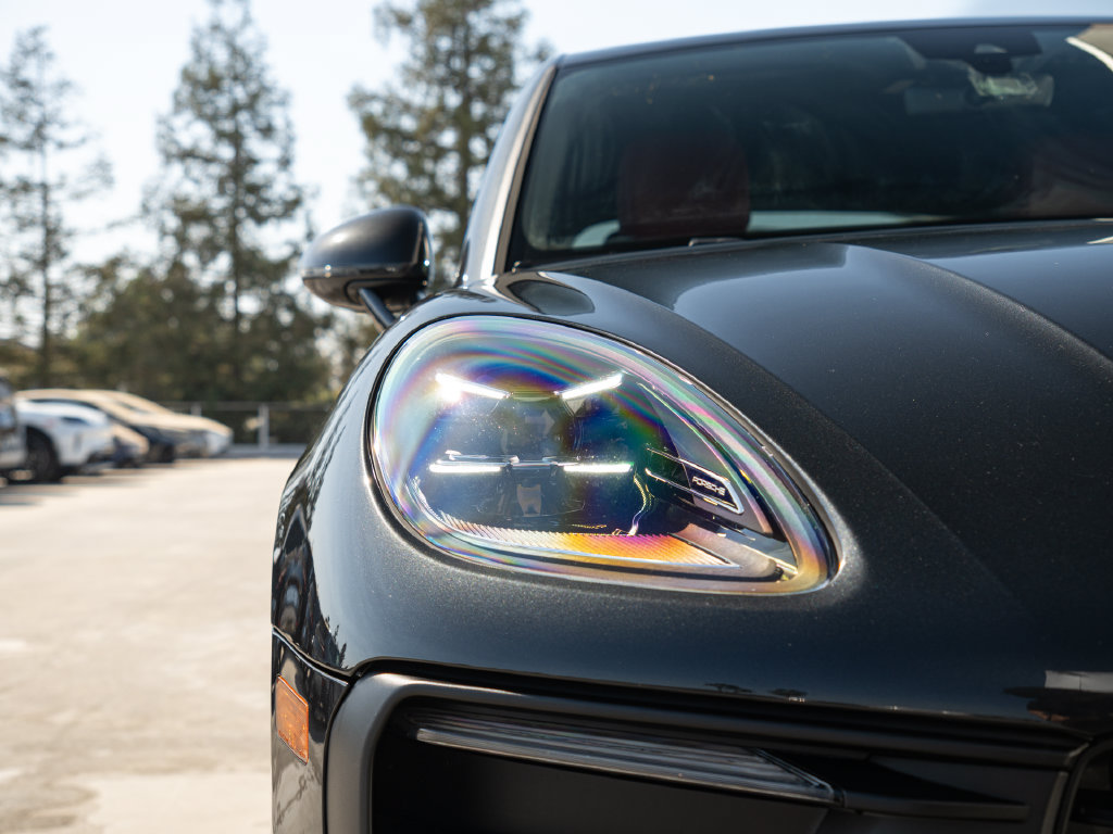Certified 2023 Porsche Macan AWD/4WD image 26
