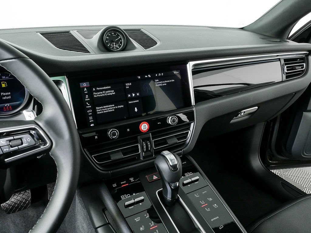 Certified 2026 Porsche Macan AWD/4WD image 12