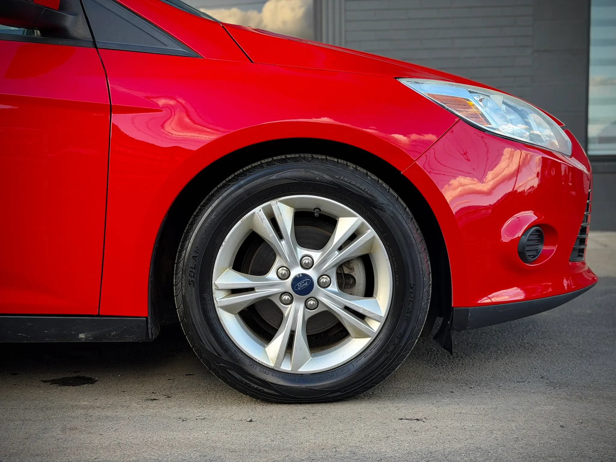 Used 2014 Ford Focus SE w/ SE Winter Package FWD image 22