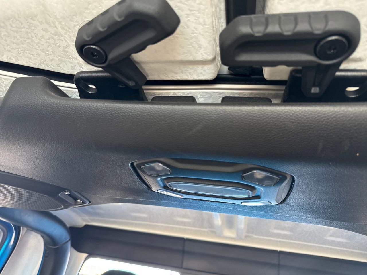 Used 2020 Jeep Gladiator Sport image 29