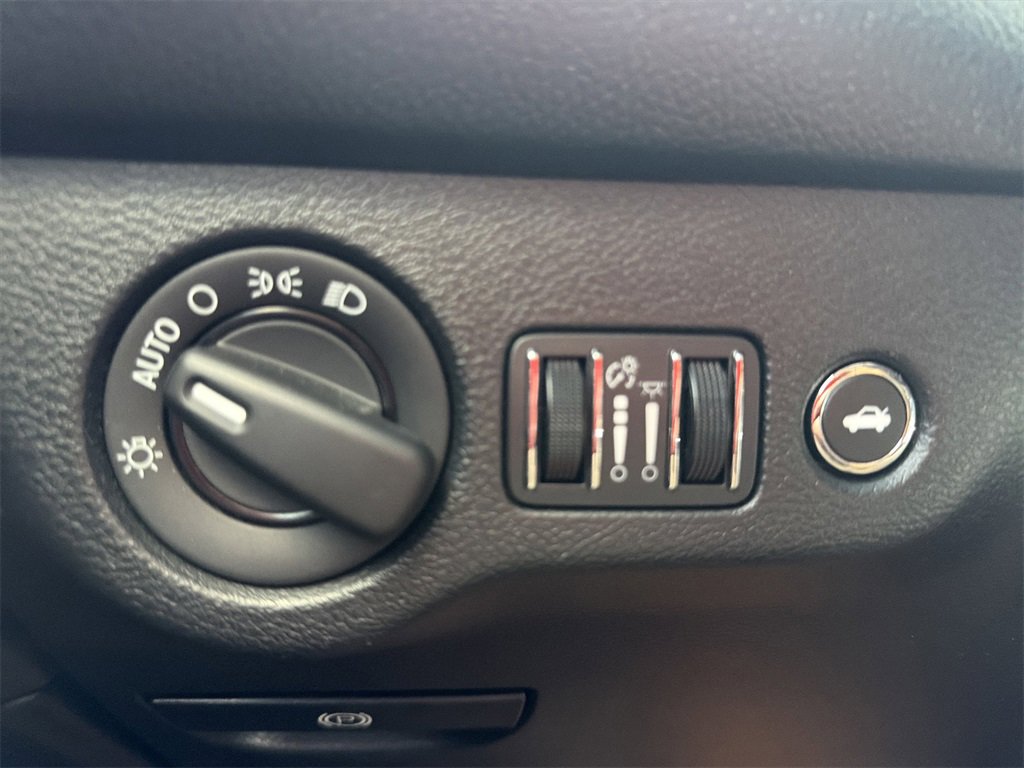 Used 2015 Dodge Challenger SRT Hellcat image 22