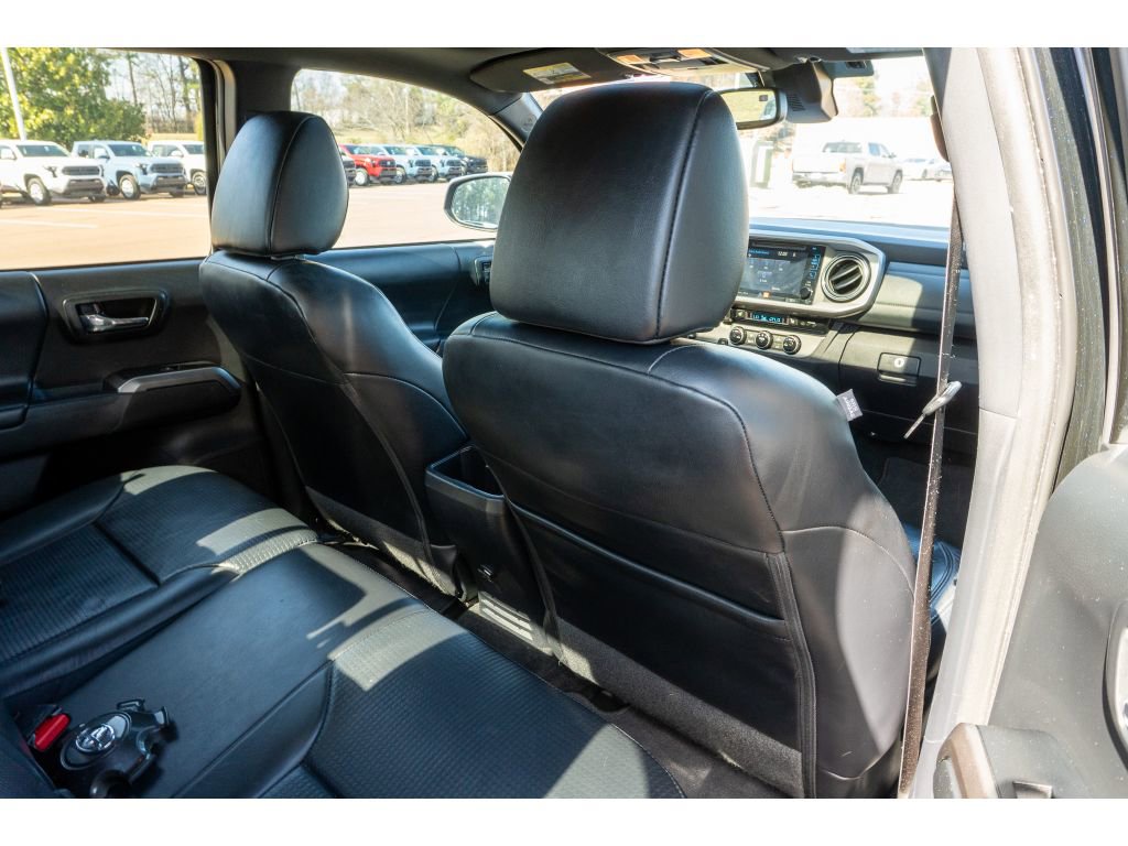 Used 2018 Toyota Tacoma Limited RWD image 15