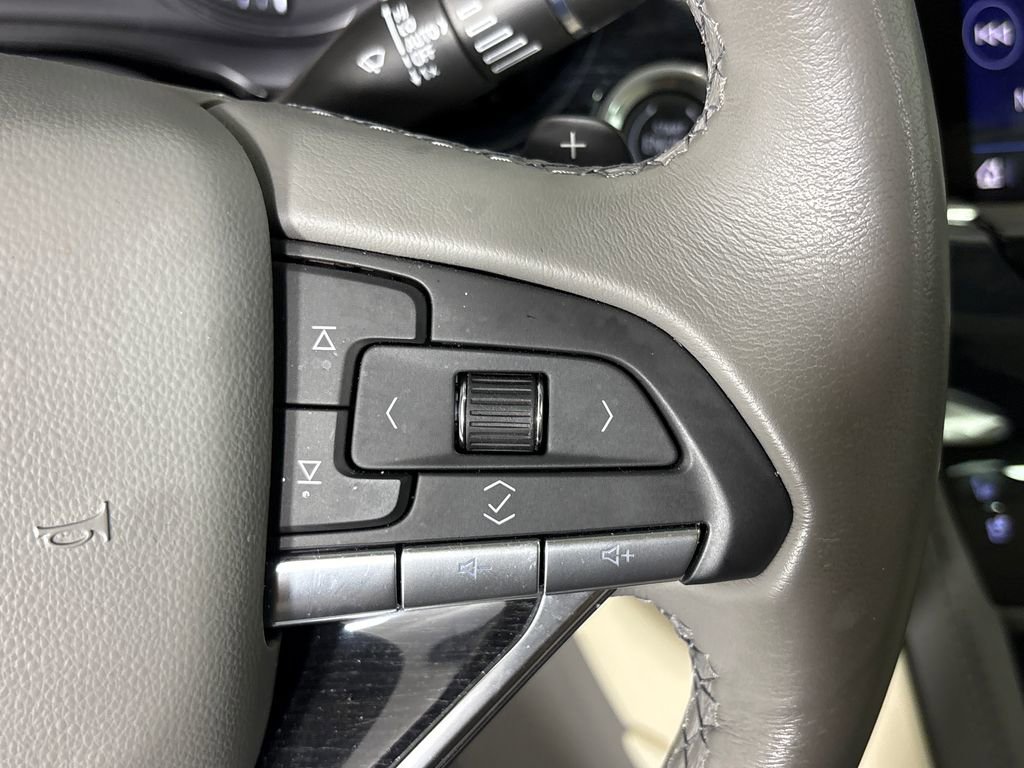 Used 2024 Cadillac XT6 Premium Luxury w/ Technology Package FWD image 18