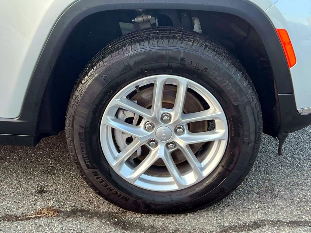 Certified 2023 Jeep Grand Cherokee L Laredo image 9