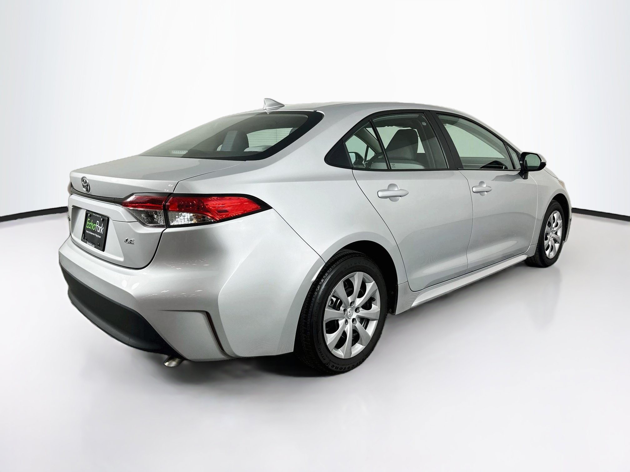 Used 2025 Toyota Corolla LE FWD image 9