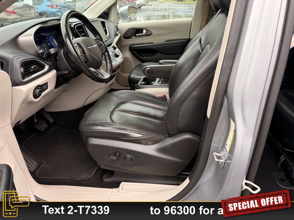 Used 2021 Chrysler Pacifica Touring-L image 13