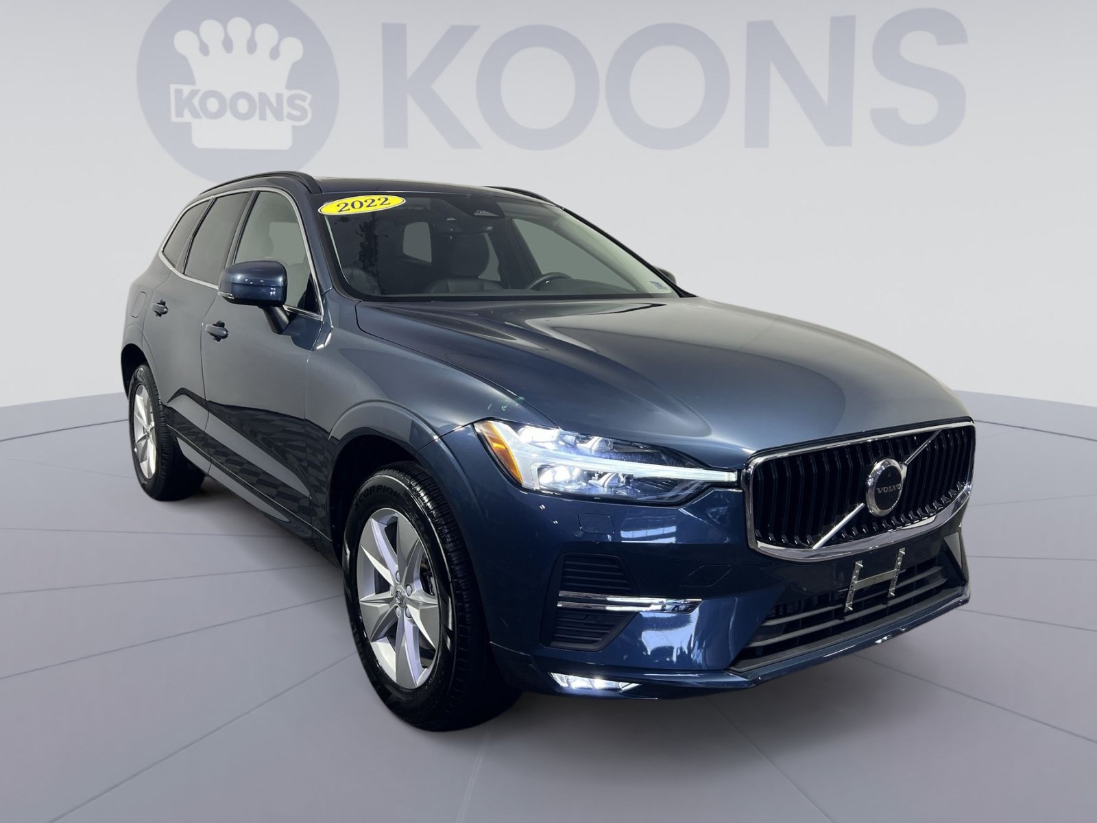 Used 2022 Volvo XC60 B5 Momentum w/ Climate Package FWD image 2
