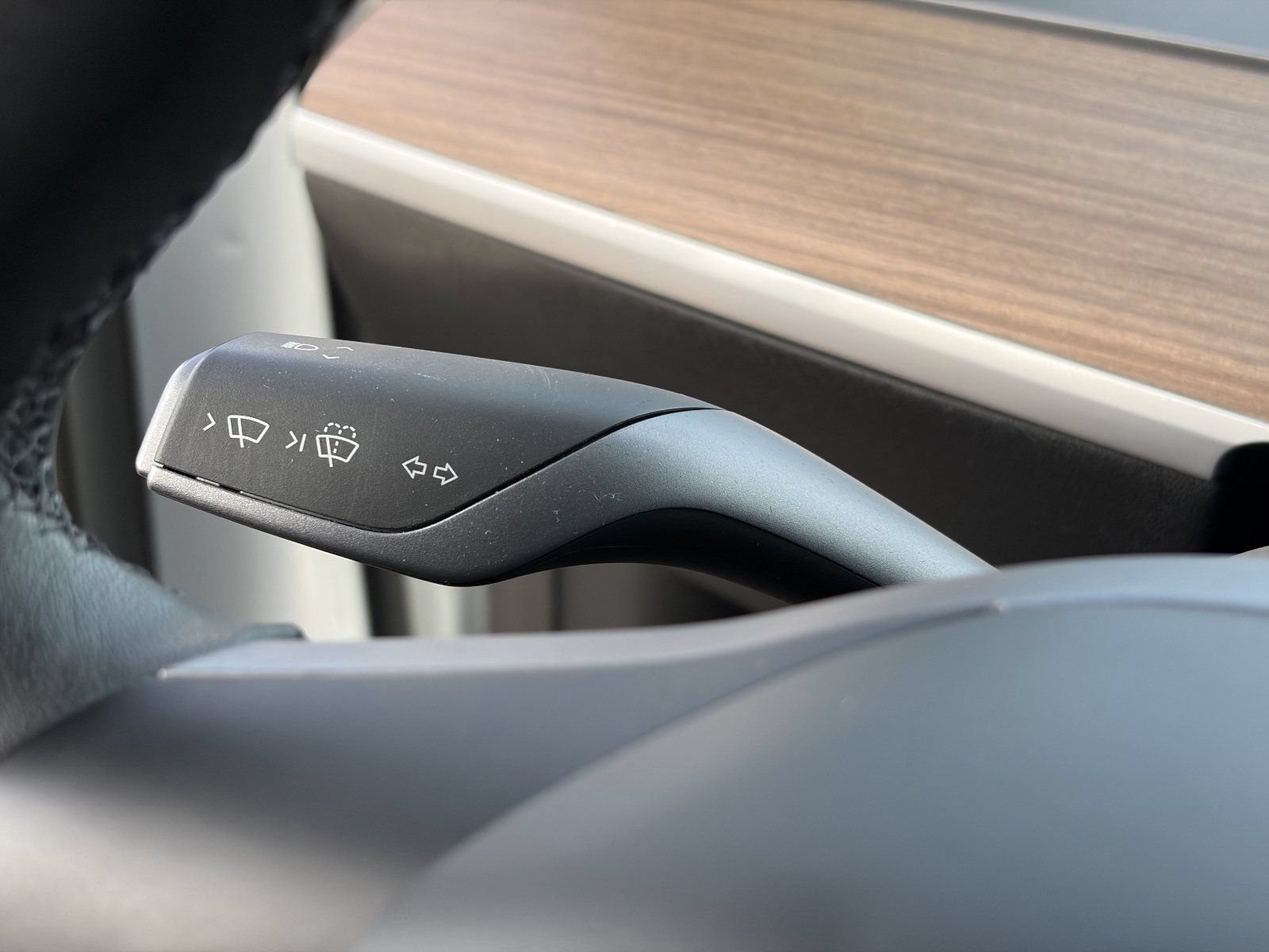Used 2025 Tesla Model Y Long Range RWD image 30