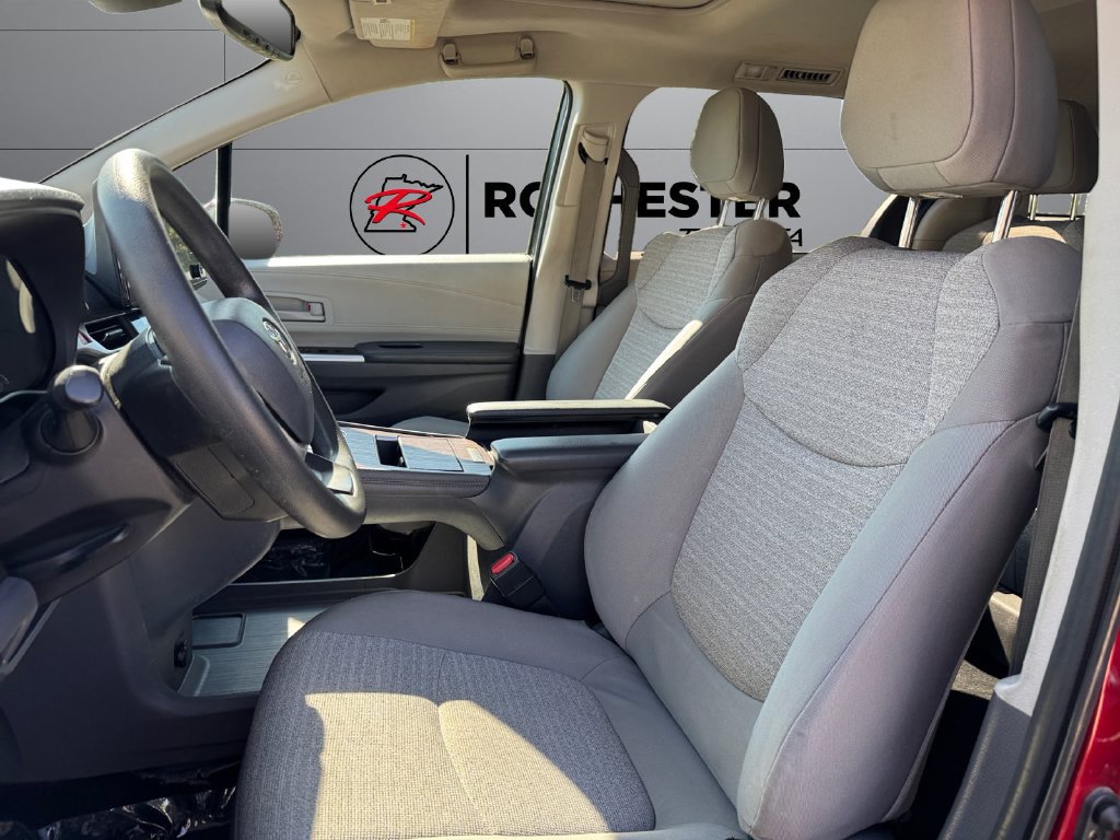 Used 2021 Toyota Sienna LE w/ LE Plus Package AWD/4WD image 10