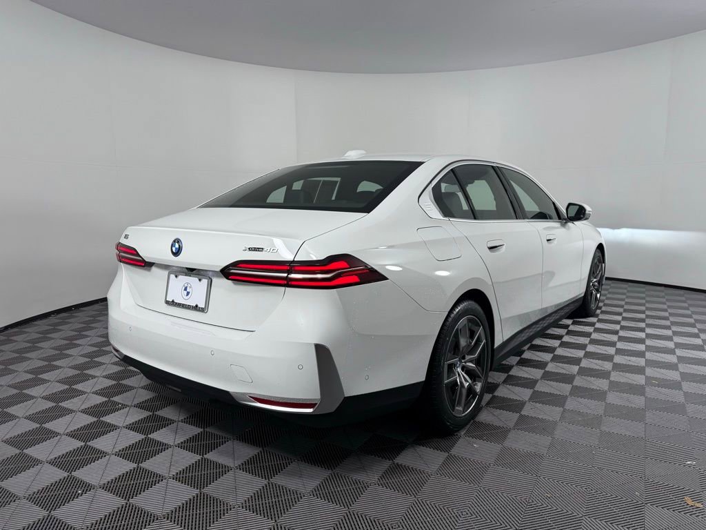 Used 2025 BMW i5 xDrive40 w/ M Sport Package image 5