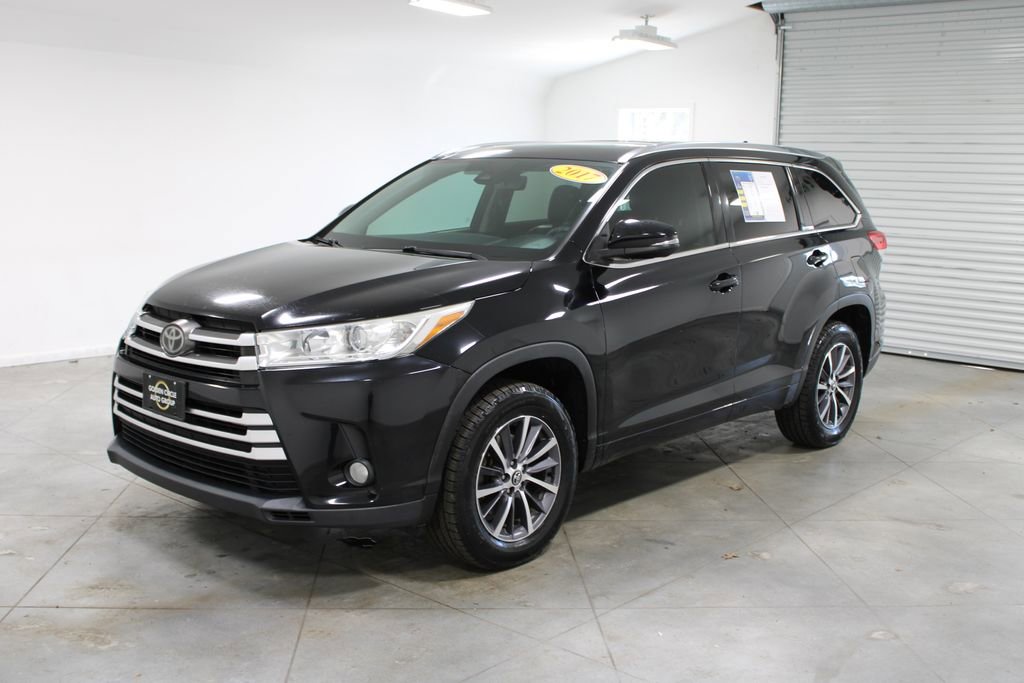 Used 2017 Toyota Highlander XLE image 4