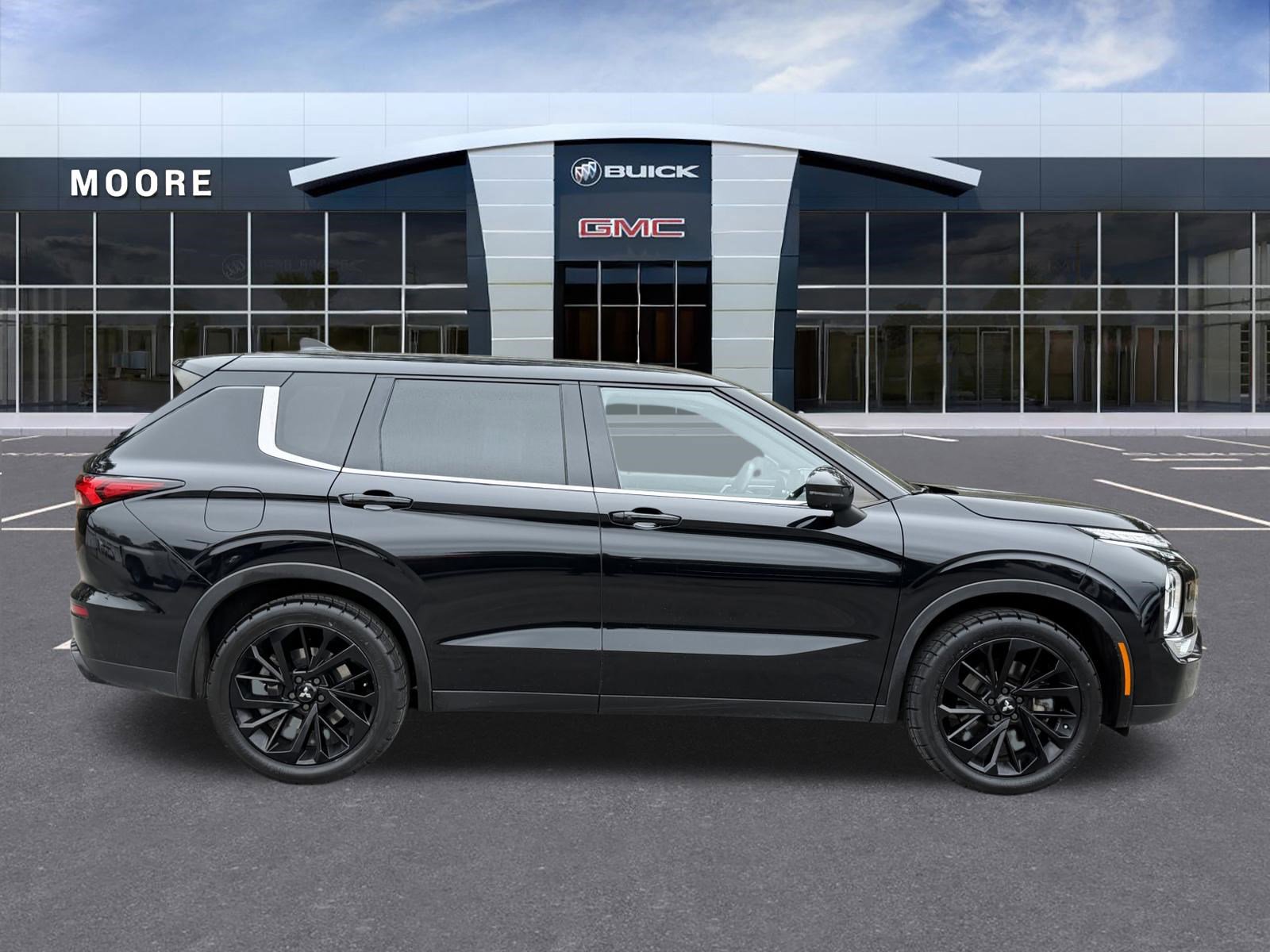 Used 2023 Mitsubishi Outlander SE Black Edition image 4