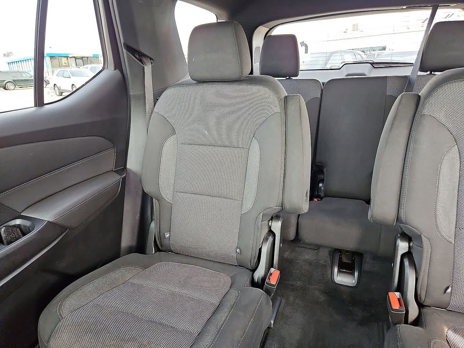 Used 2023 Chevrolet Traverse LT FWD image 13