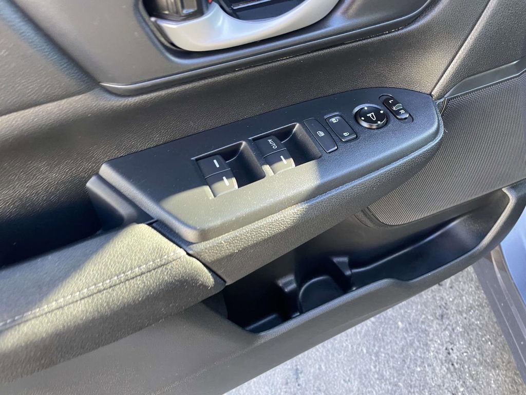 Used 2020 Honda CR-V LX image 28