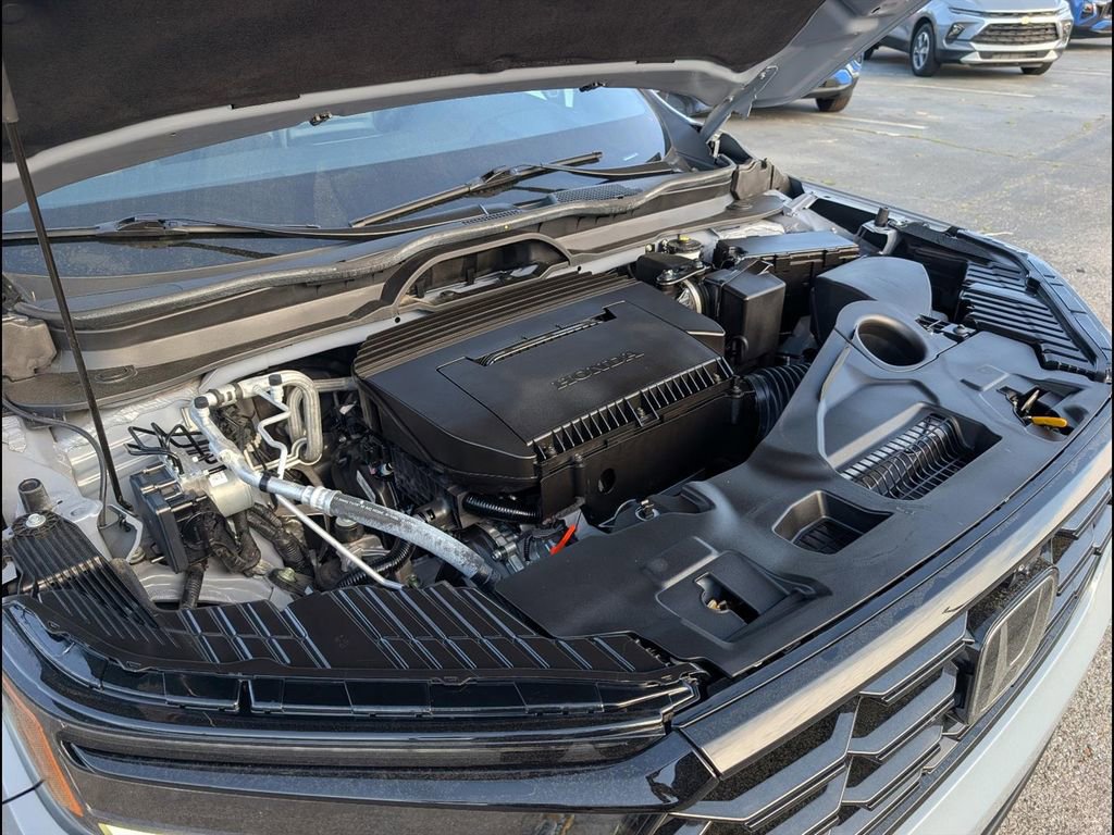 Used 2025 Honda Pilot Black Edition image 24