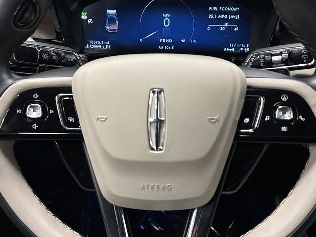 Used 2025 Lincoln Corsair Reserve image 16