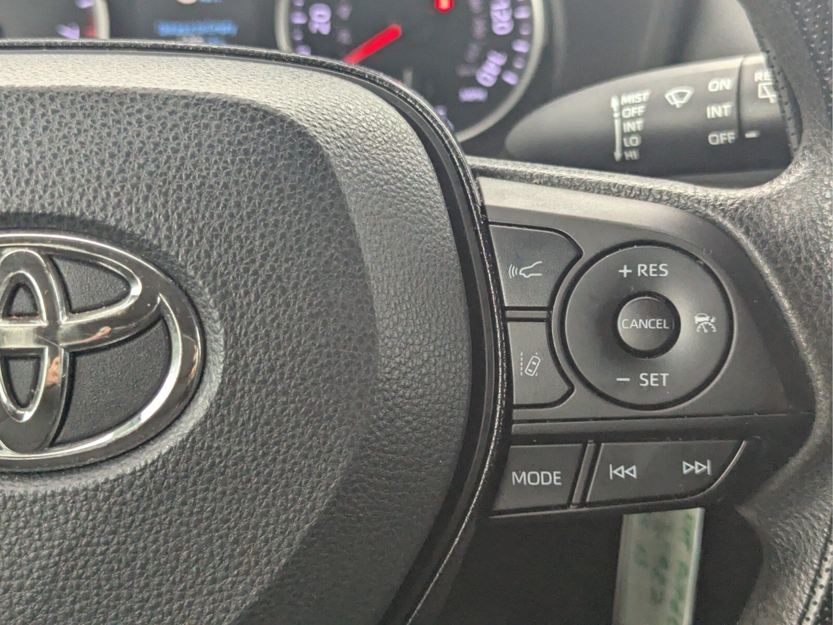 Used 2021 Toyota RAV4 LE FWD image 20