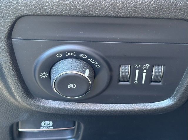 Used 2022 Jeep Grand Cherokee L Limited w/ Black Appearance Package image 13