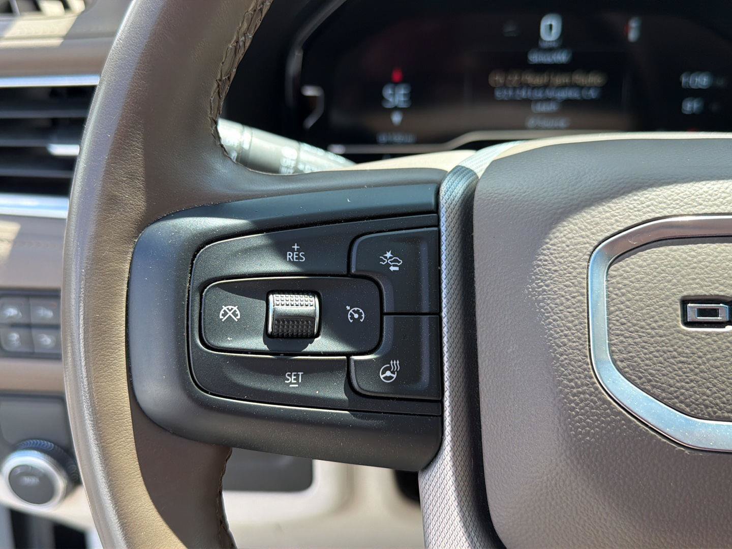 Used 2024 GMC Yukon XL Denali RWD image 23