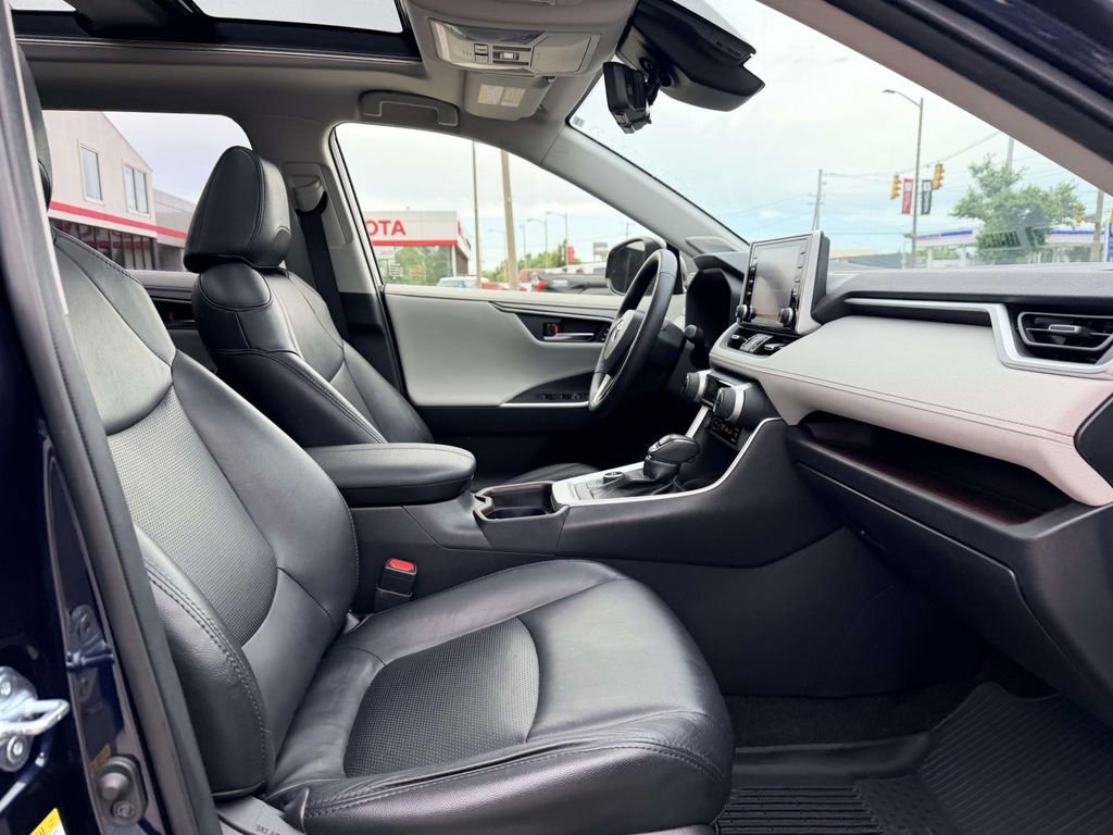 Used 2019 Toyota RAV4 Limited w/ Advanced Technology Package AWD/4WD image 13
