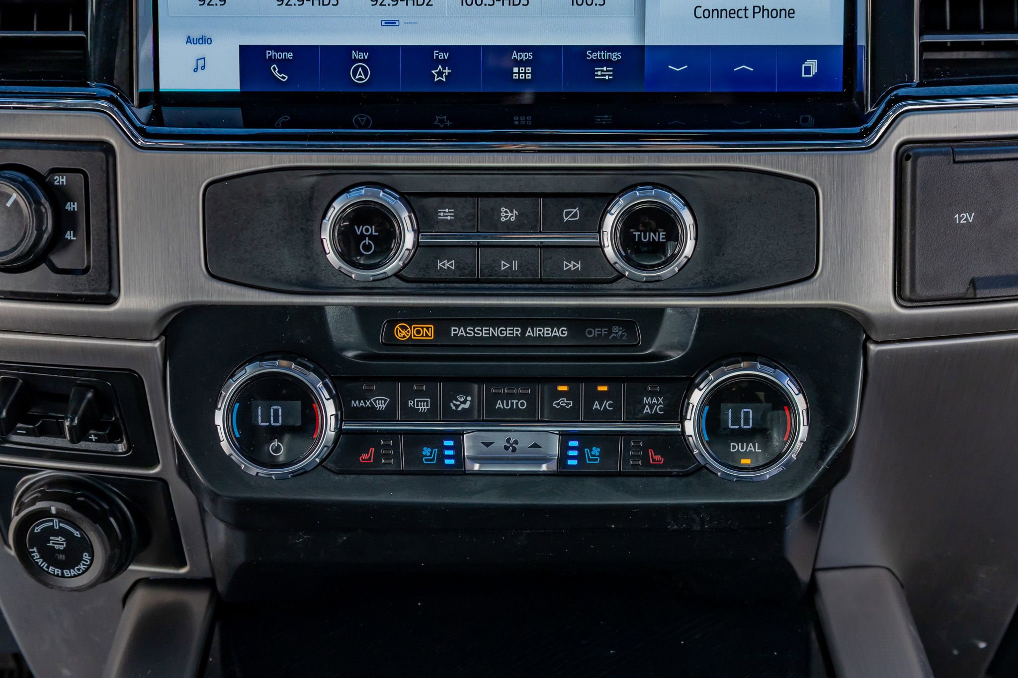 Used 2022 Ford F350 Platinum w/ FX4 Off-Road Package image 23