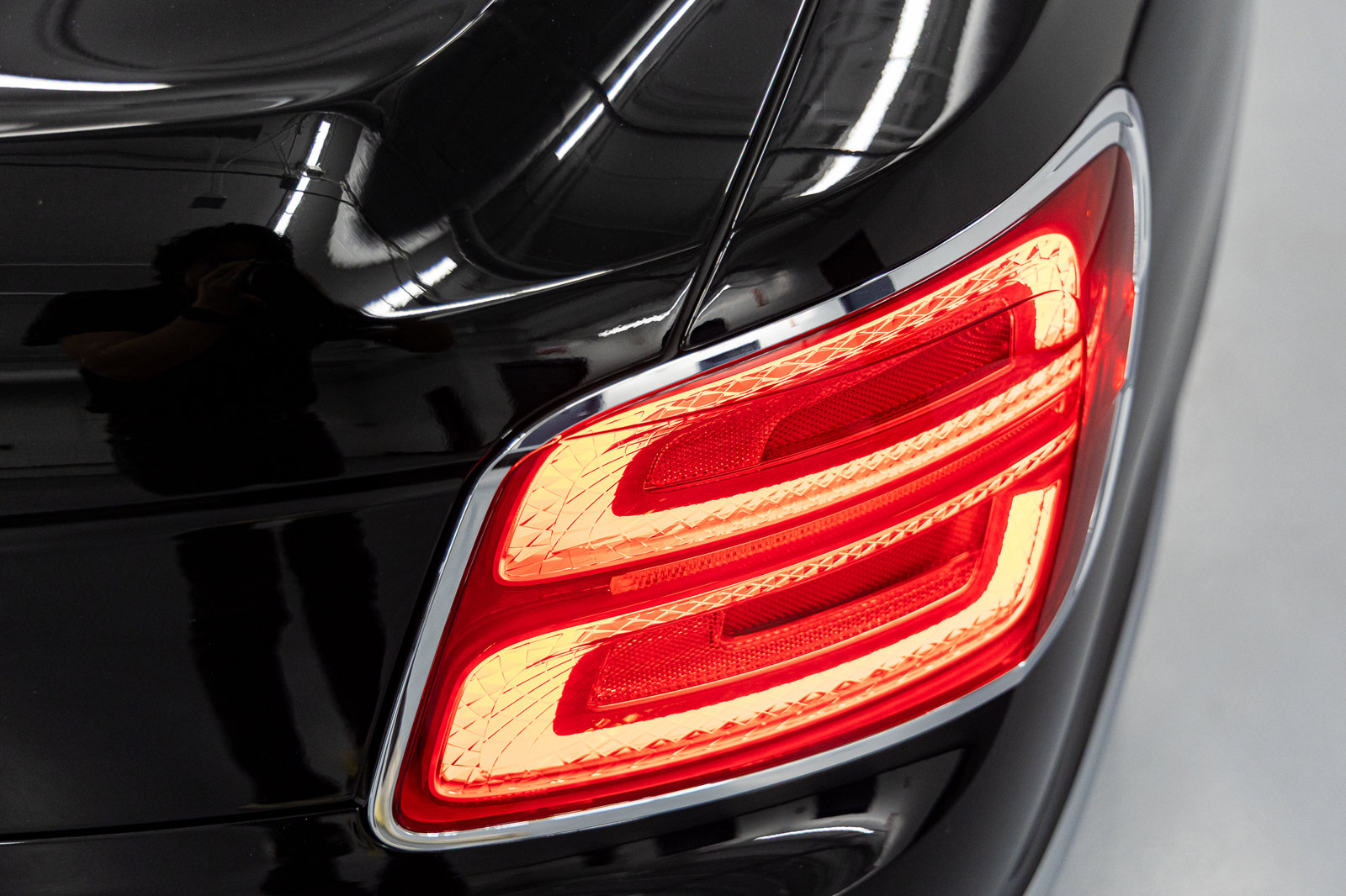 Used 2023 Bentley Flying Spur V8 image 18